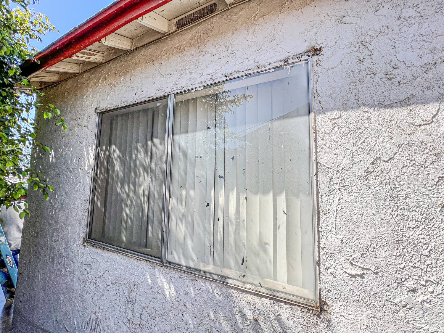 Window Replacement & Tex-Cote Paint Job in Montebello, CA Window Replacement in Montebello, CA Window Replacement Window Replacement in Montebello, CA (Before)