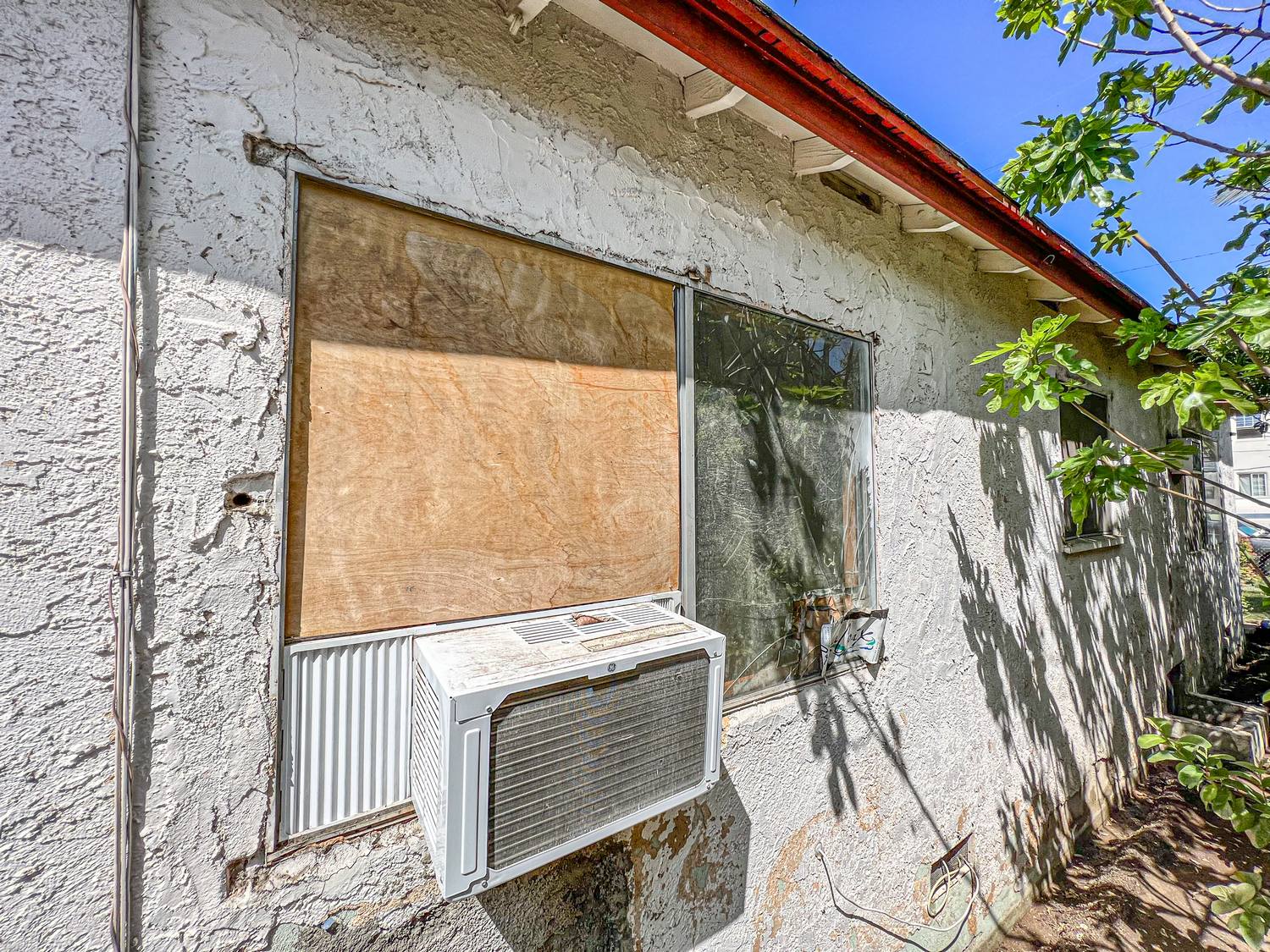 Window Replacement & Tex-Cote Paint Job in Montebello, CA Window Replacement in Montebello, CA Window Replacement Window Replacement in Montebello, CA (Before)