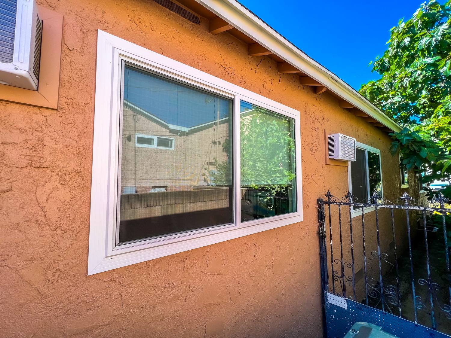 Window Window Replacement & Tex-Cote Paint Job in Montebello, CA Window Replacement in Montebello, CA Window Replacement Window Replacement in Montebello, CA& Tex-Cote Paint Job in Montebello, CA