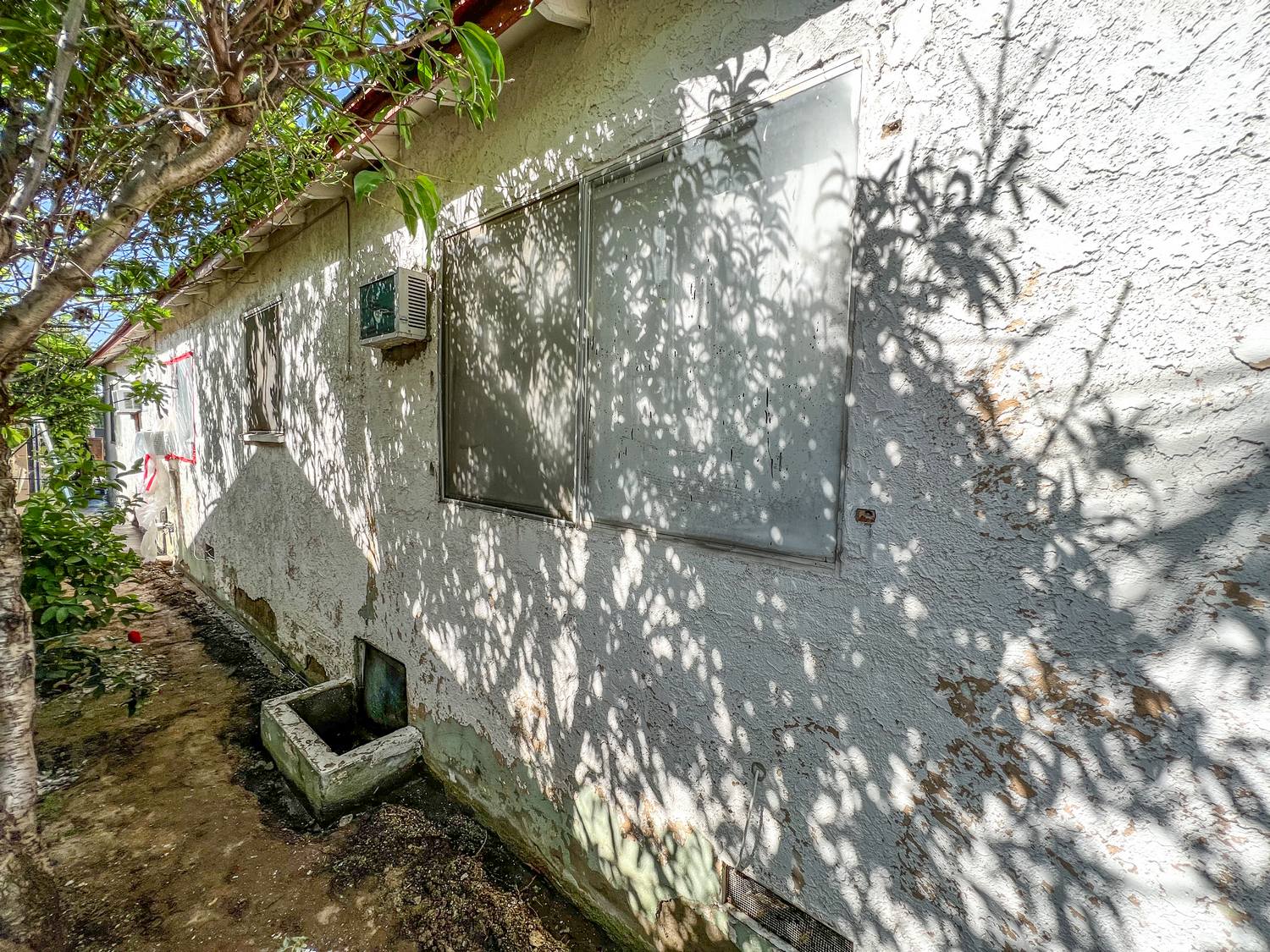 Window Replacement & Tex-Cote Paint Job in Montebello, CA Window Replacement in Montebello, CA Window Replacement Window Replacement in Montebello, CA (Before)